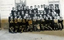Gáspár Anna Éva osztályképe a Zsidó Gimnáziumban Gáspár Anna Éva osztályképe a Zsidó Gimnáziumban